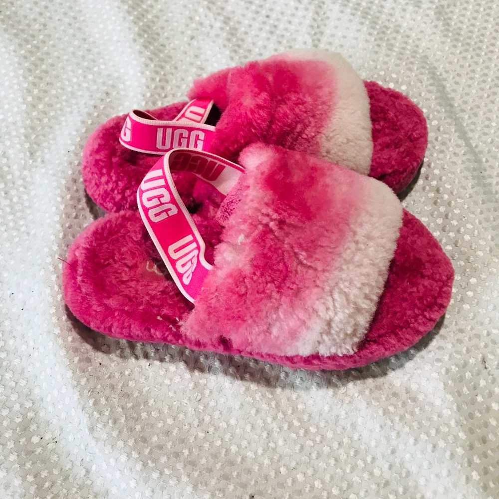 Ugg slippers‎
